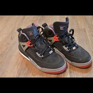 Used Jordan Spizike Size 5 in kids (size 6 in women)